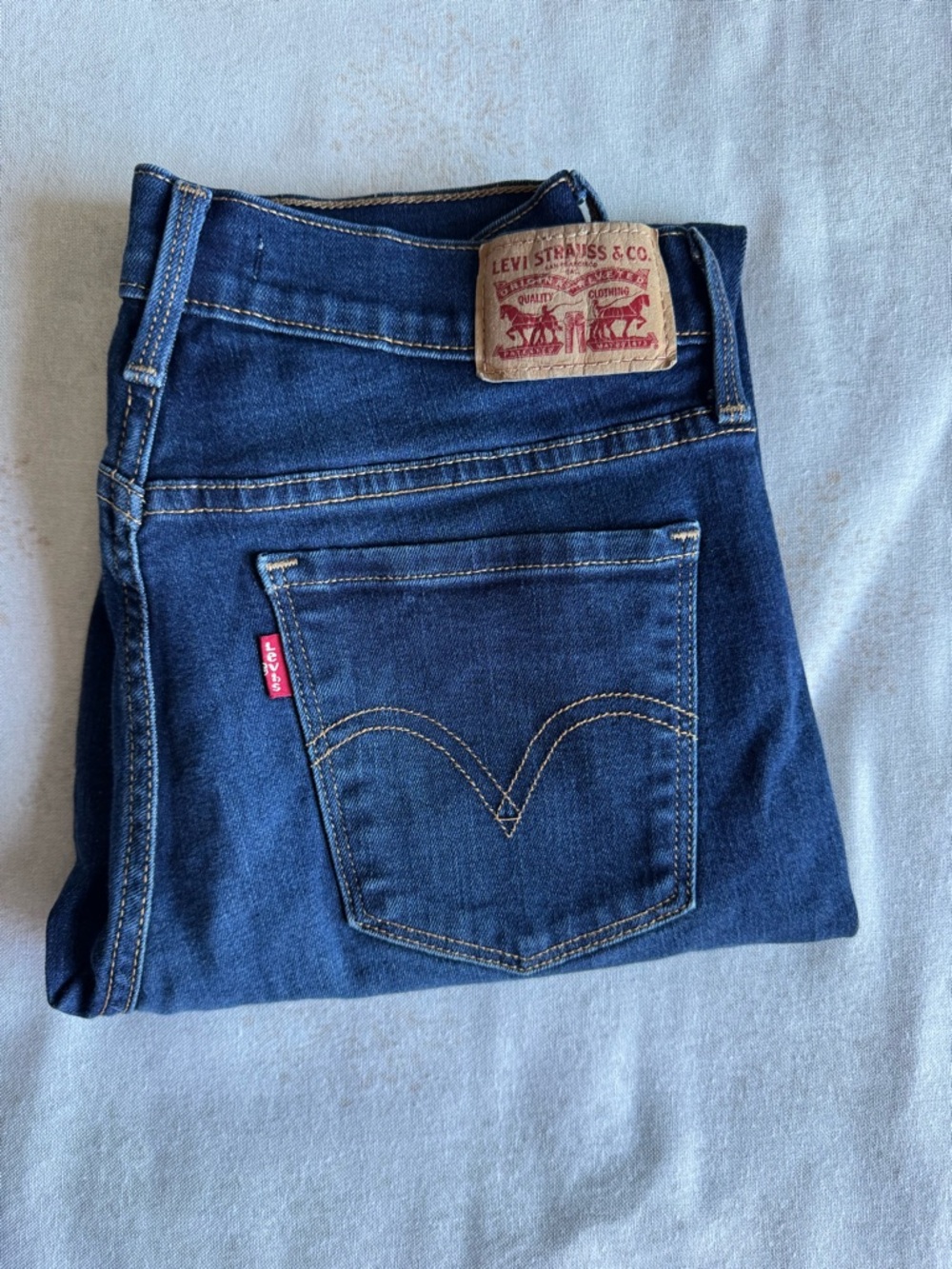 Levi’s 505 Straight Jeans Women’s Size 4 – Dark Wash – Classic Fit
